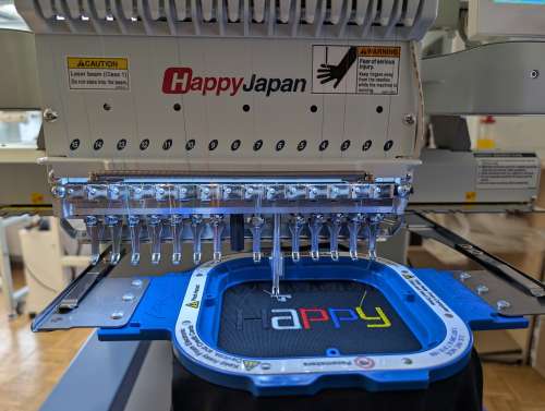 Happy Japan 14/15 Nadeln Stickmaschine HCU2-1401 | Inkl. Hoopmaster Starter Paket